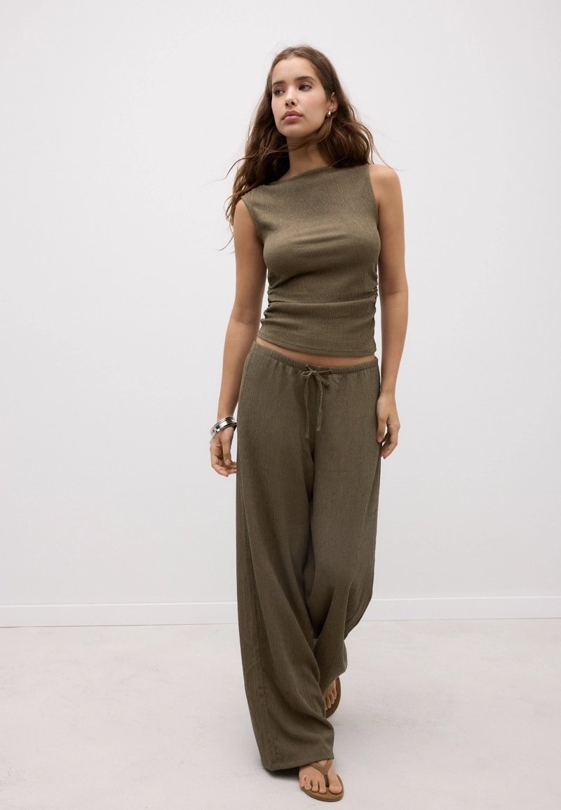 Брюки прямого кроя с эффектом помятости