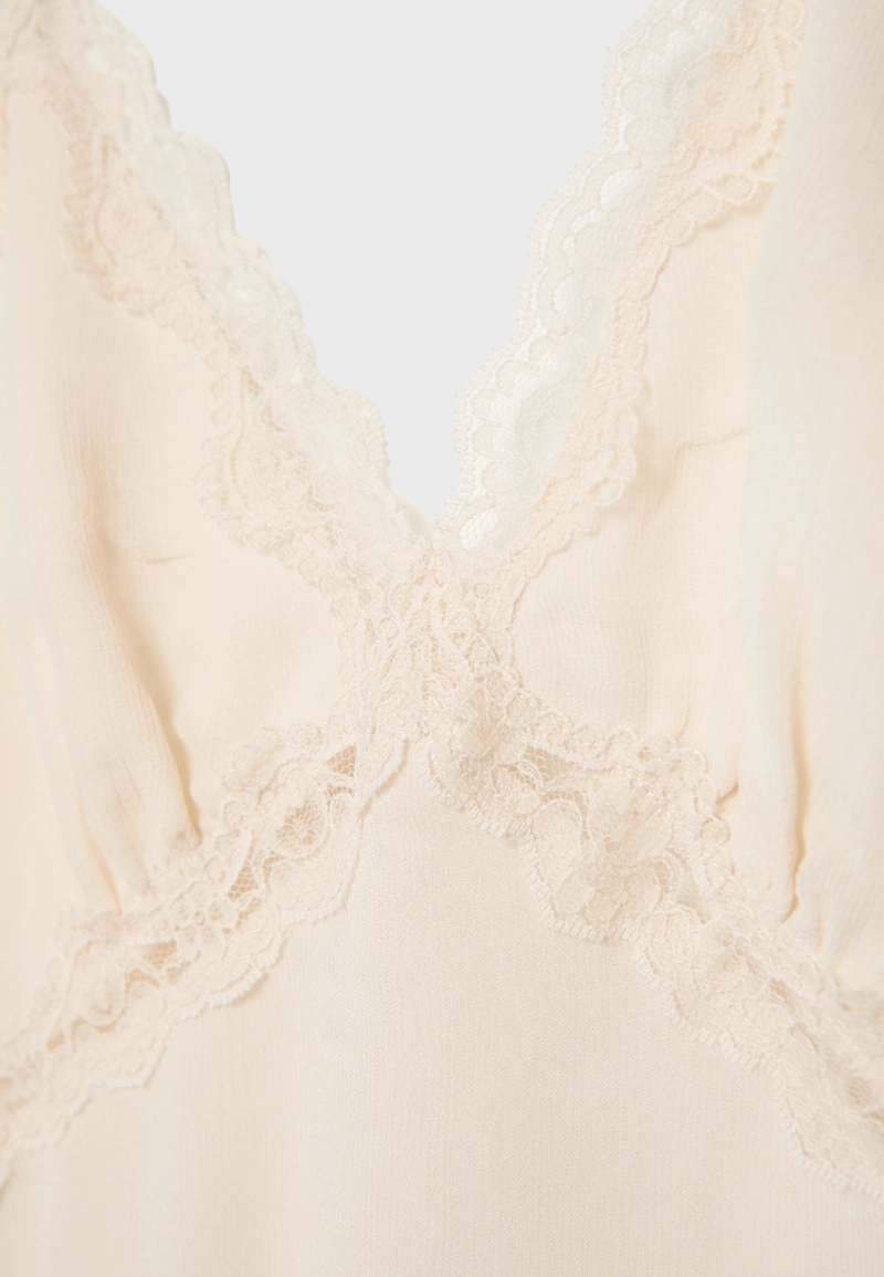 Топ с горловиной халтер и кружевом