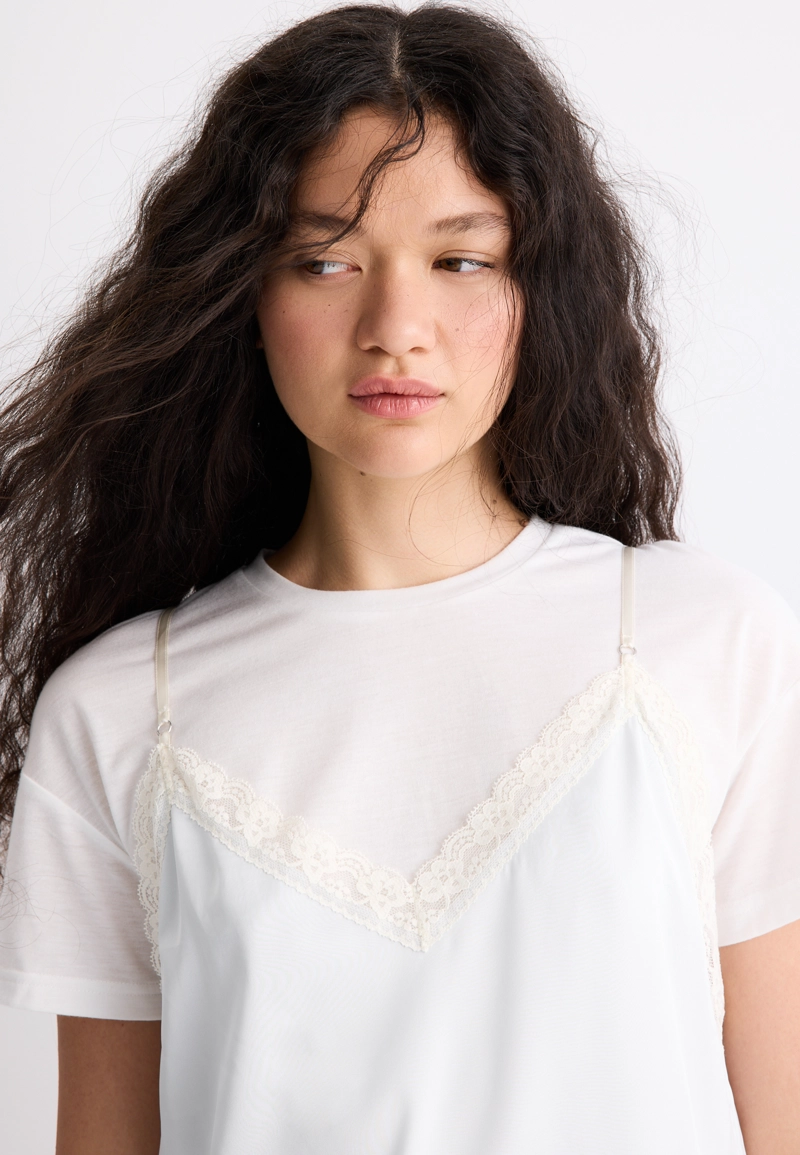 Футболка с двойным топом в бельевом стиле