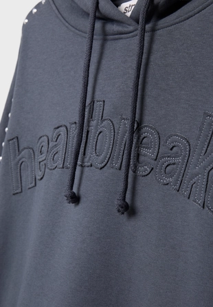 Толстовка с капюшоном, вышивкой и заклепками- Заказать в России