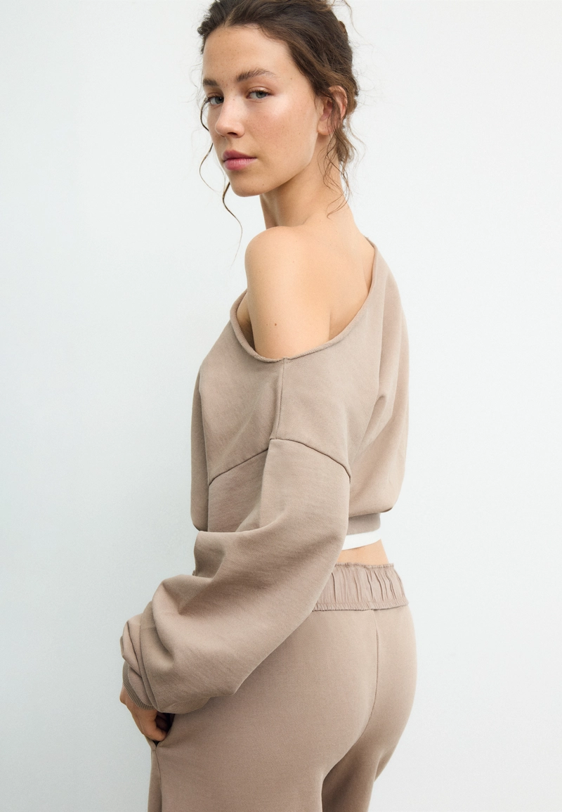 Укороченная толстовка с эффектом потертости