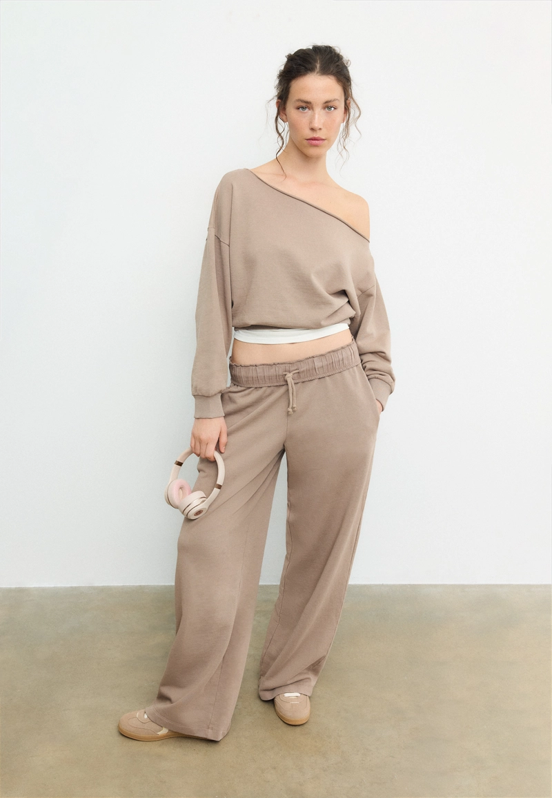 Укороченная толстовка с эффектом потертости