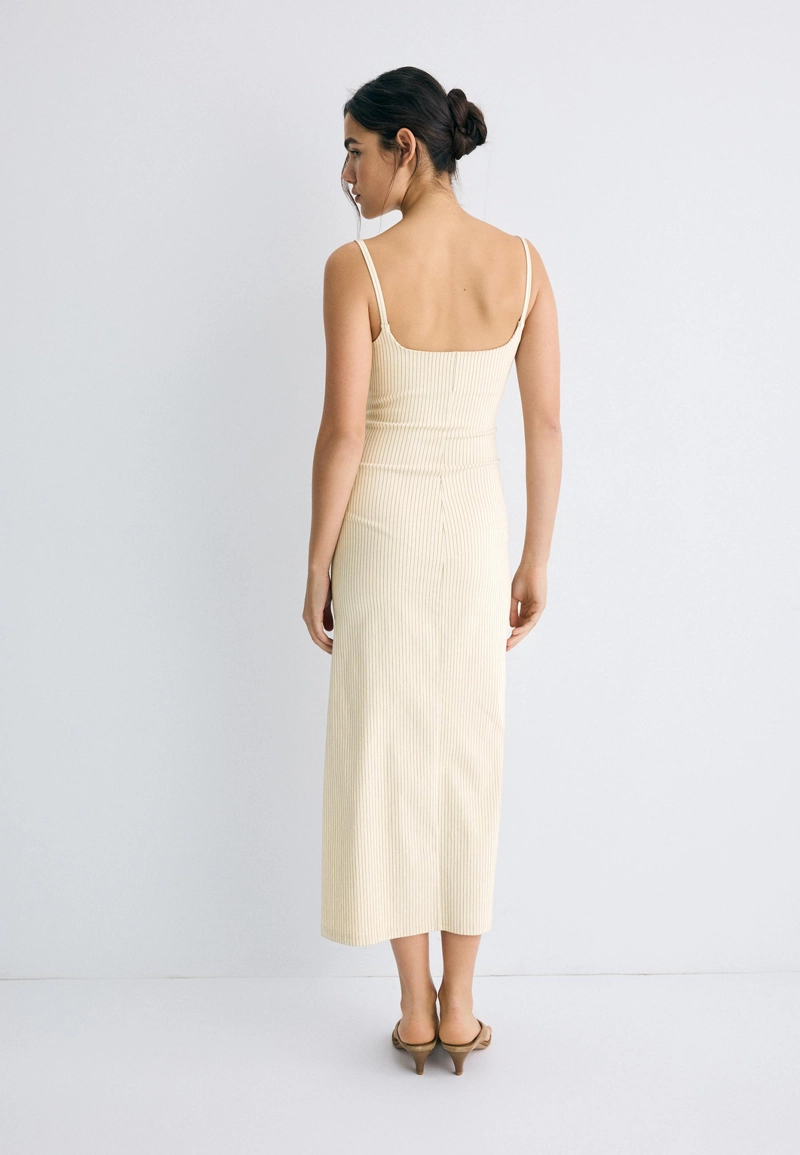 Платье миди из бенгалина с квадратным вырезом