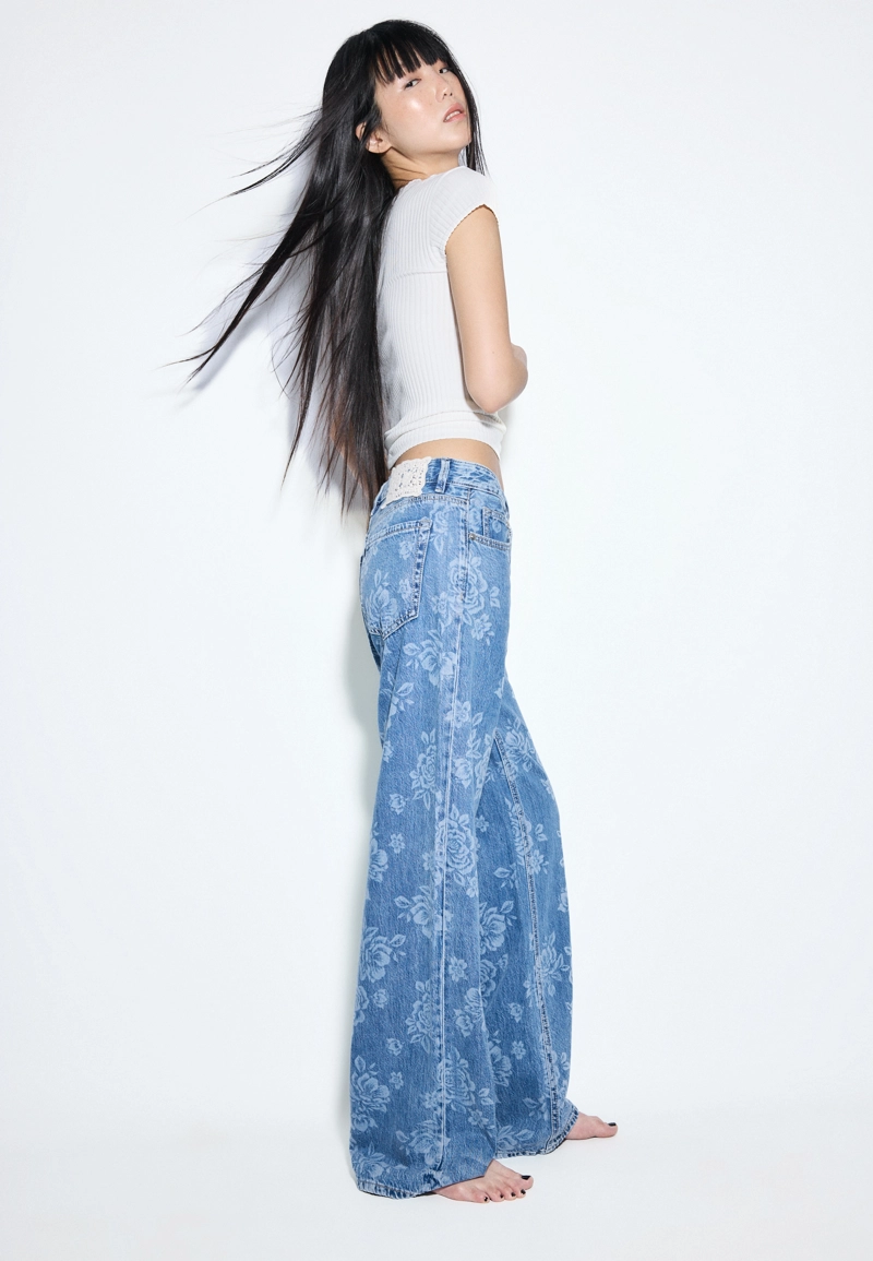 Джинсы прямого кроя с лазерным цветочным принтом