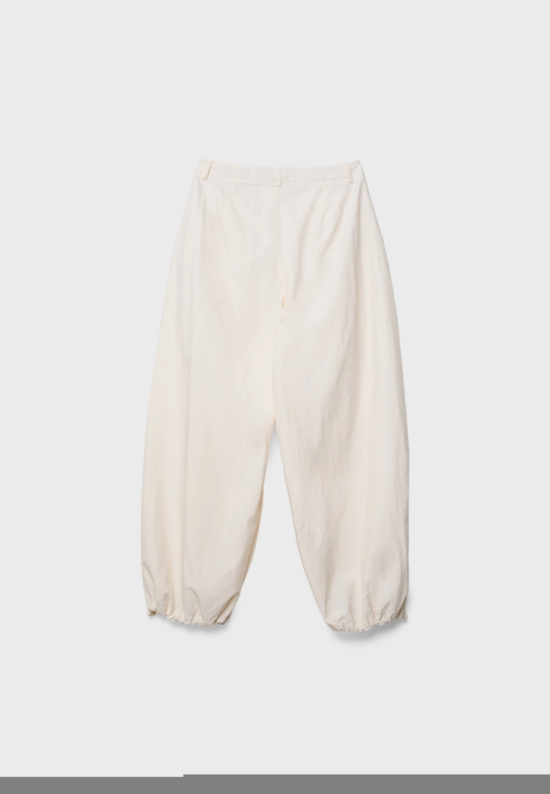 Высокотехнологичные брюки с низкой проймой и защипами