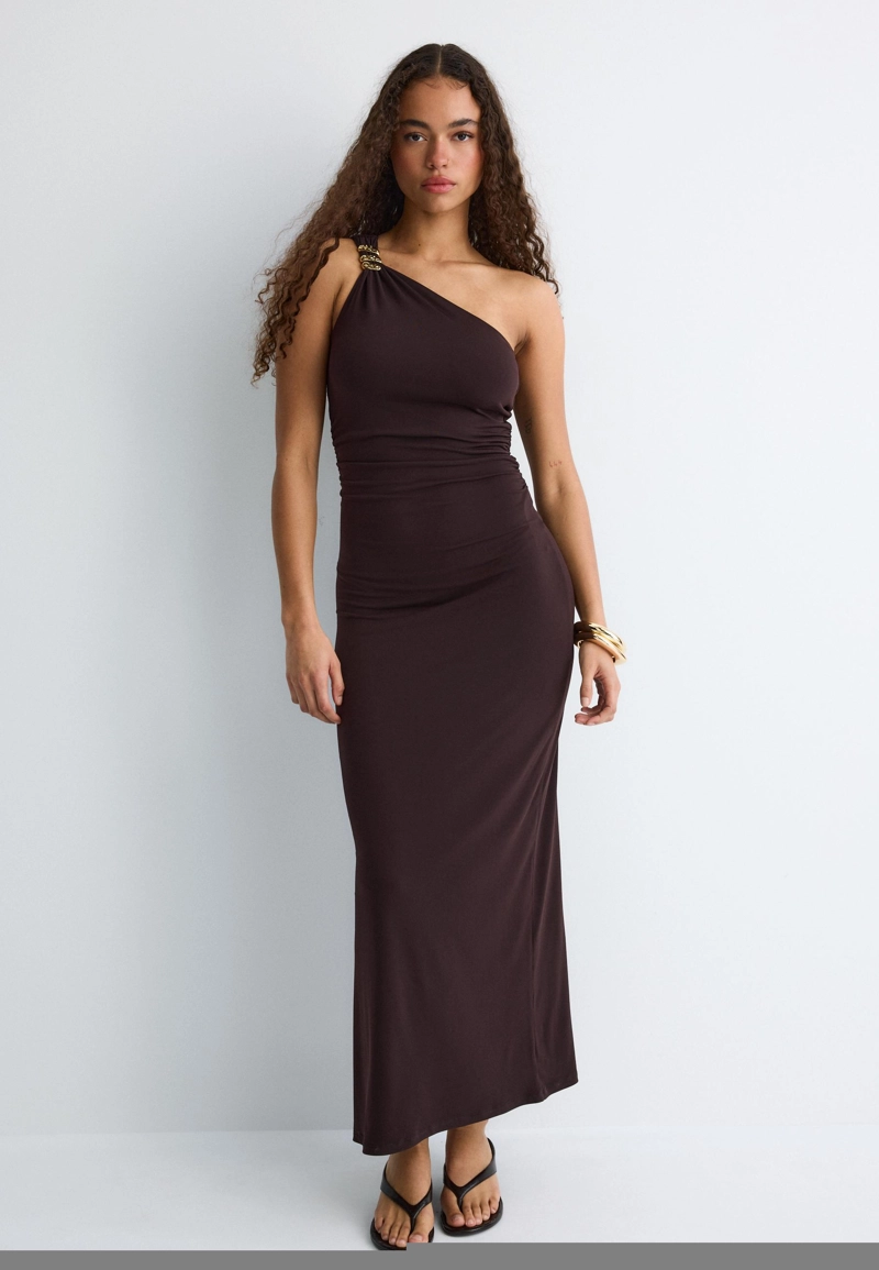 Платье с металлической деталью