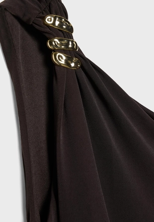 Платье с металлической деталью- Заказать в России