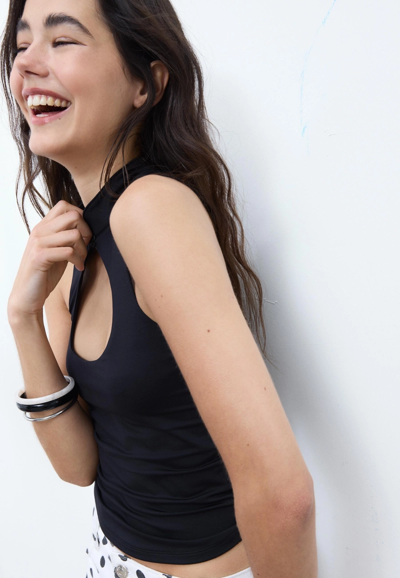 Топ из полиамида с деталями на воротнике