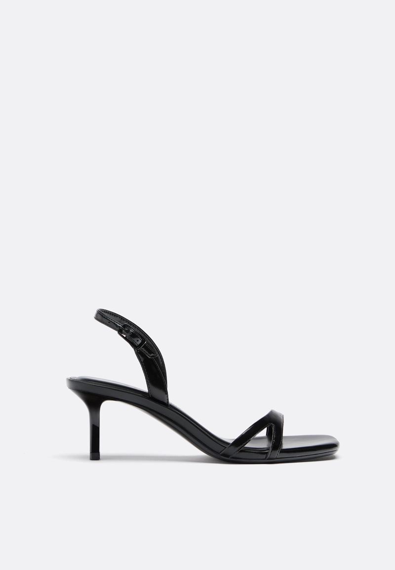 Босоножки на каблуке с вырезами