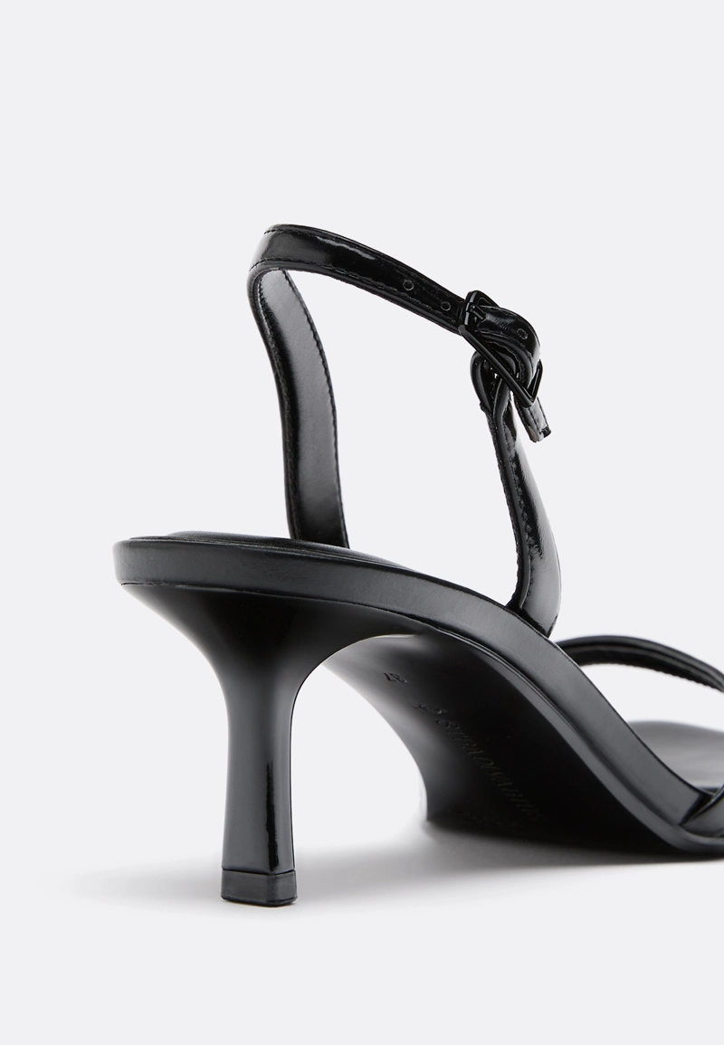 Босоножки на каблуке с вырезами