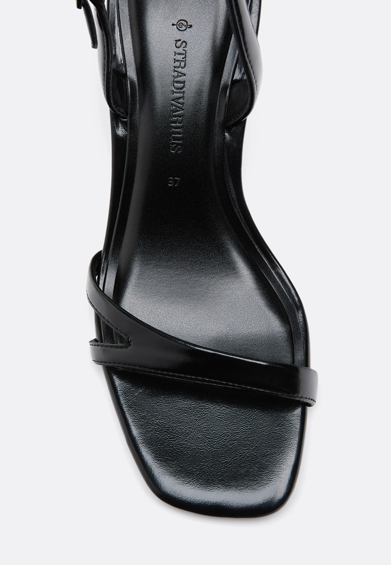 Босоножки на каблуке с вырезами