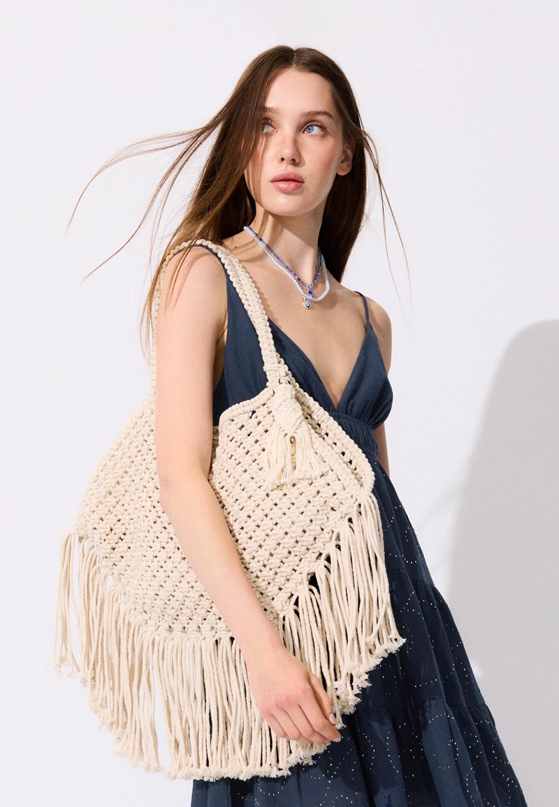 Сумка на плечо с бахромой макраме