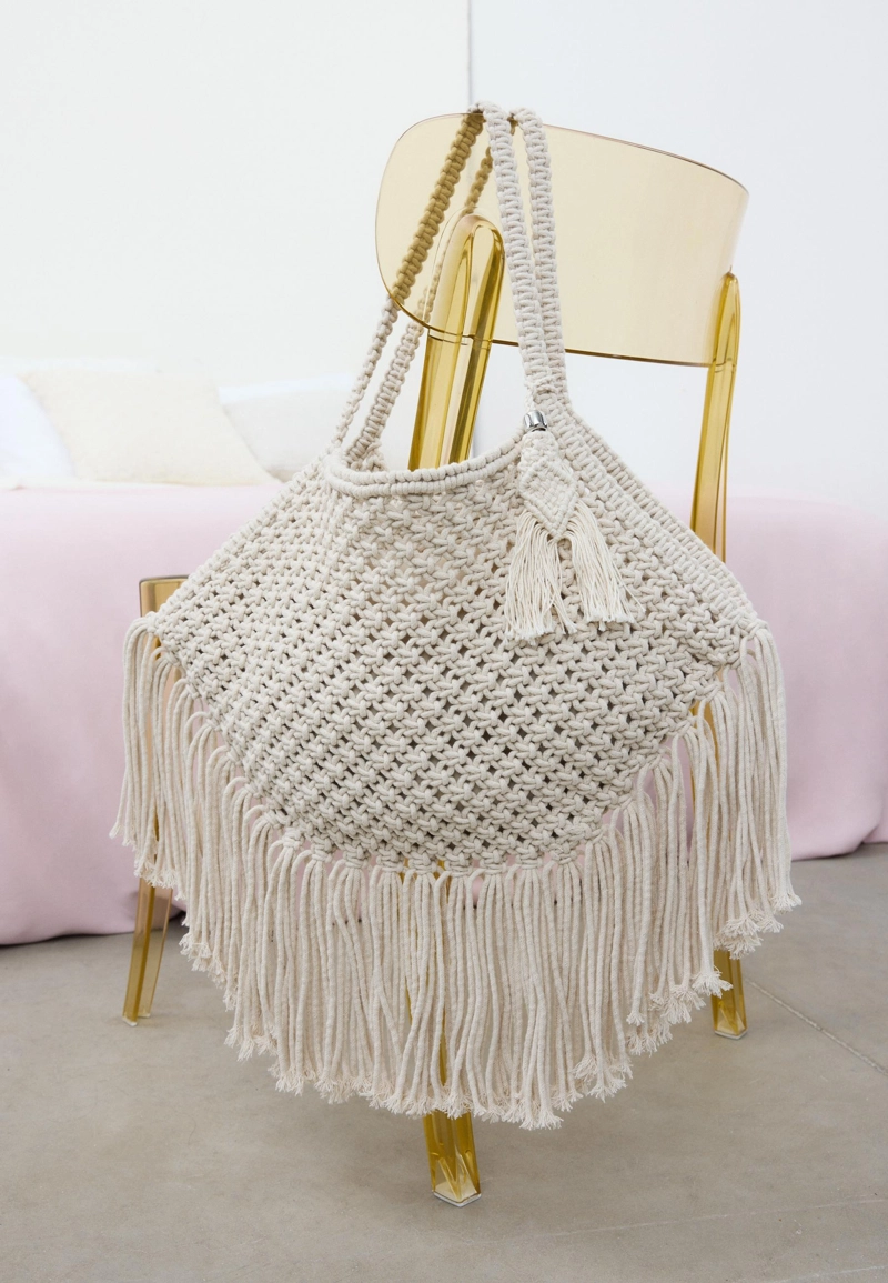 Сумка на плечо с бахромой макраме