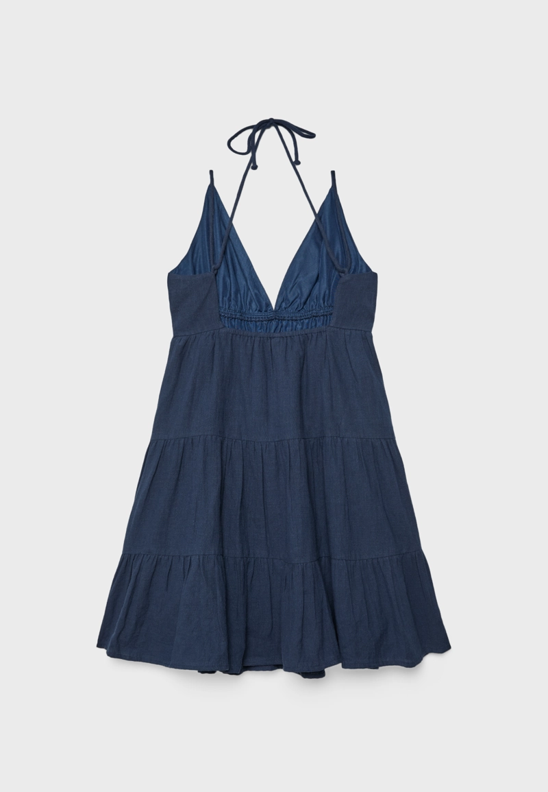 Короткое платье с блестящей отделкой на спине