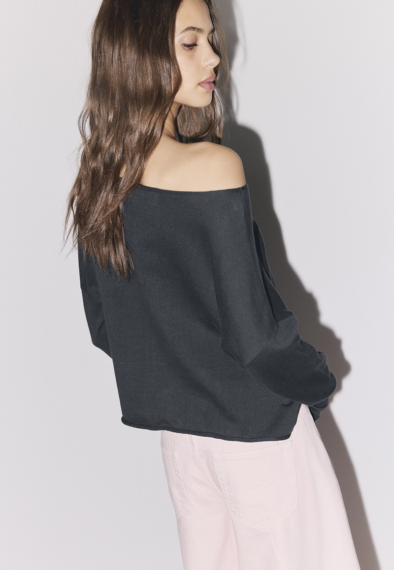 Укороченный джемпер с вырезом «лодочка»