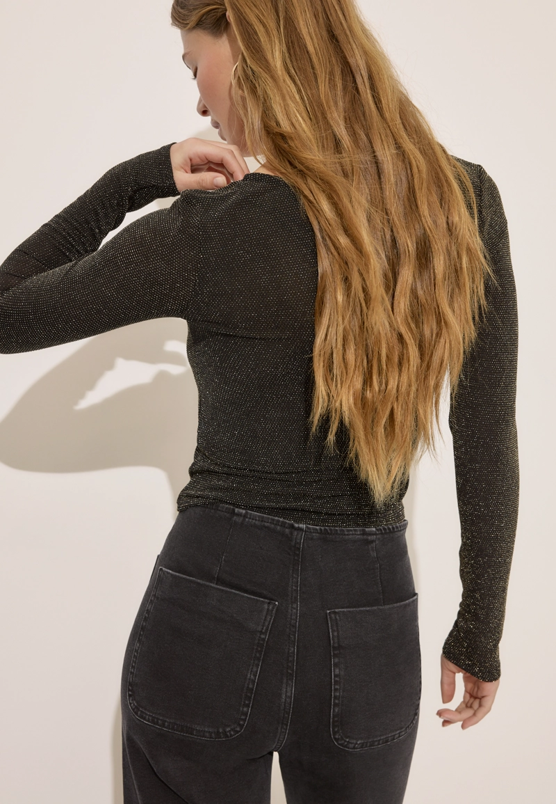 Бесшовная футболка с квадратным вырезом