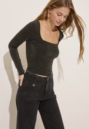 Бесшовная футболка с квадратным вырезом- Заказать в России