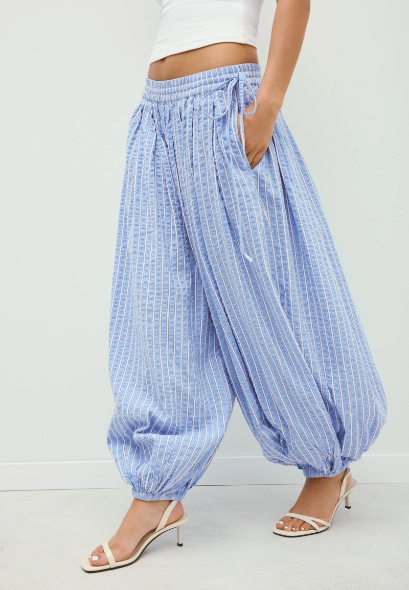 Брюки-баллоны в полоску