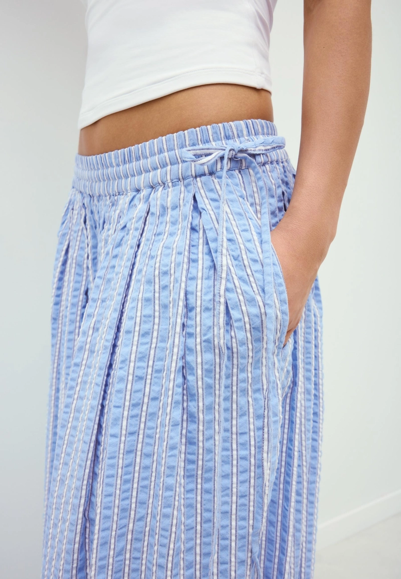 Брюки-баллоны в полоску