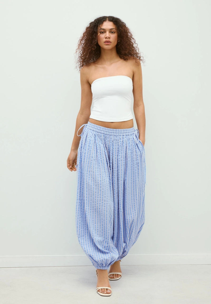 Брюки-баллоны в полоску