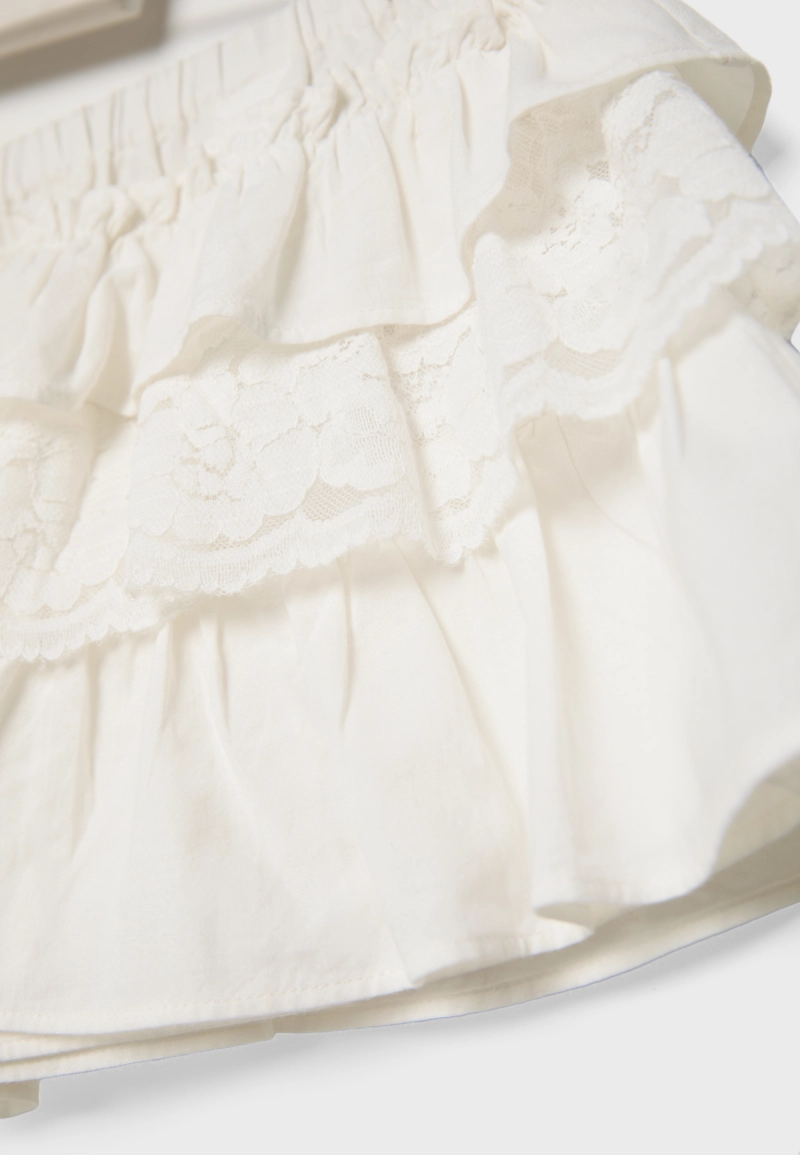 Мини-шорты с воланами