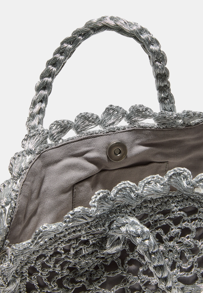 Сумка-тоут из металлизированного крючком