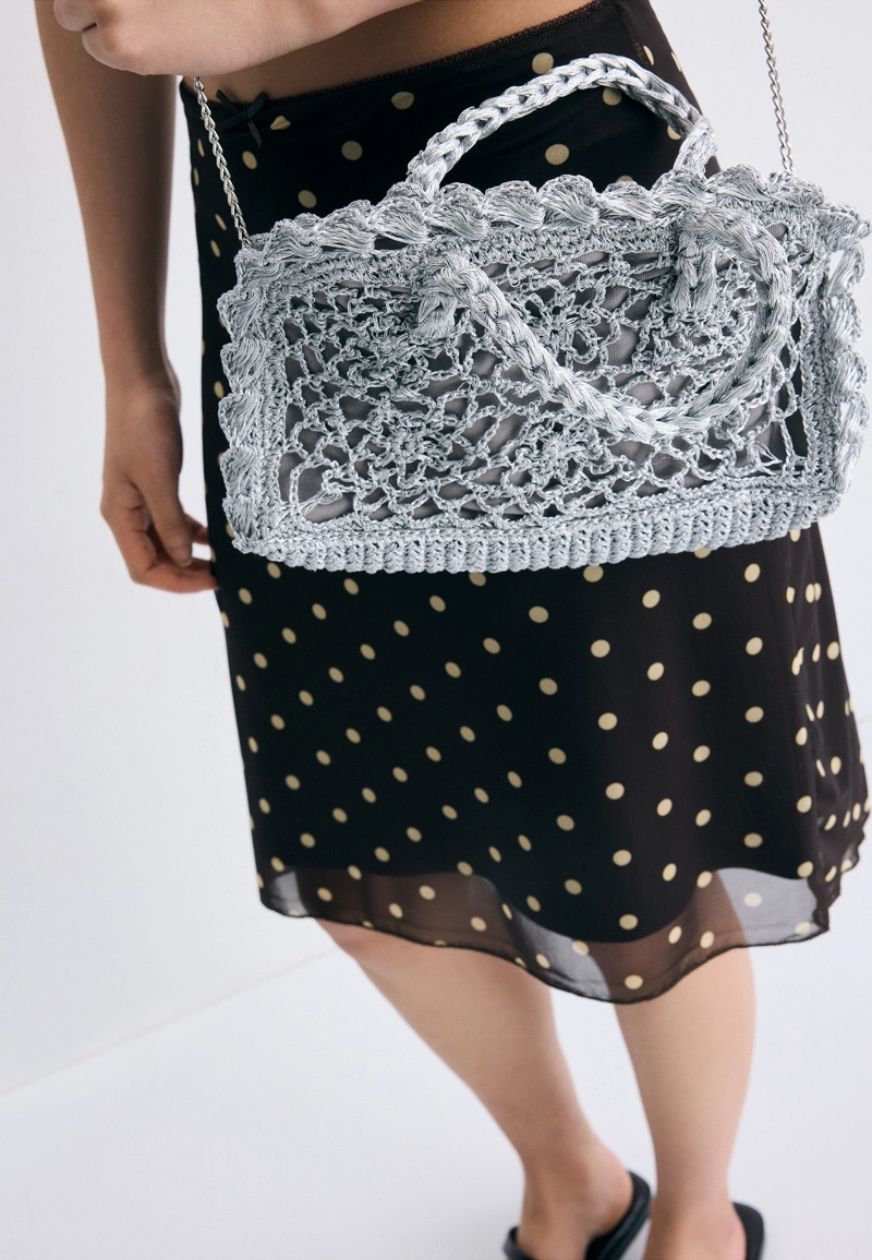 Сумка-тоут из металлизированного крючком