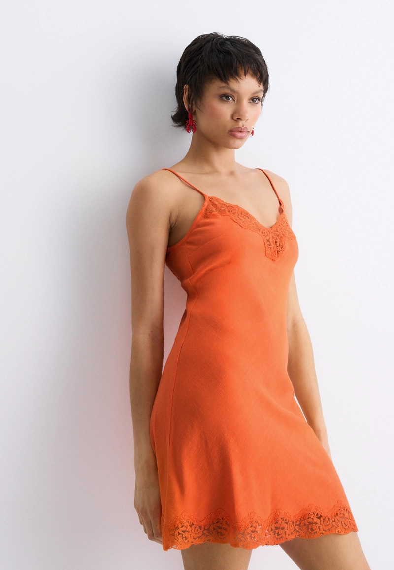 Короткое платье из кружева в стиле рустик