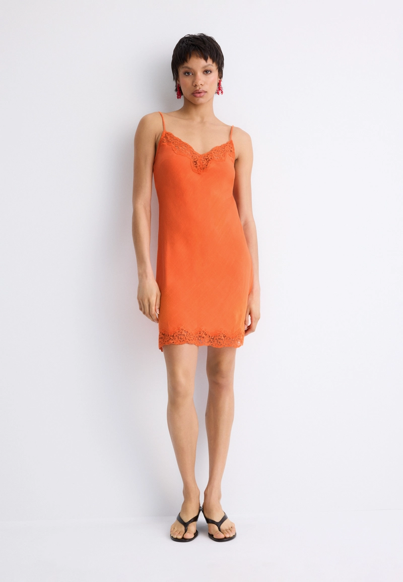 Короткое платье из кружева в стиле рустик