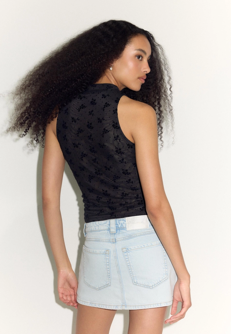 Джинсовая юбка-шорты с блестками