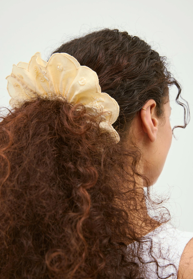 Набор из 2 резинок с вышивкой