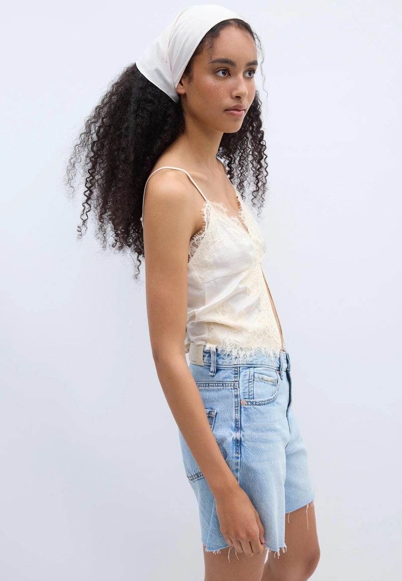 Платок с блестящей отделкой