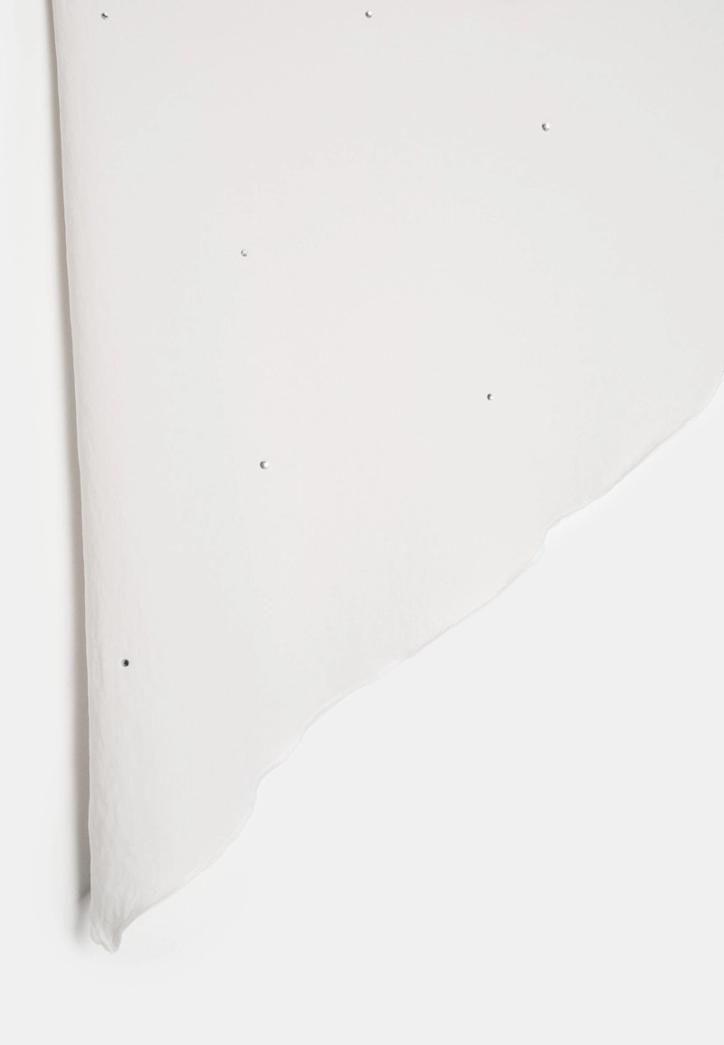 Платок с блестящей отделкой