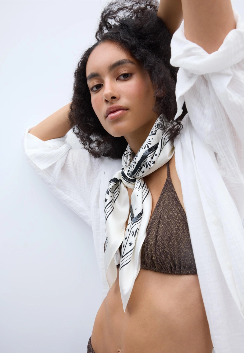 Платок с принтом и пайетками