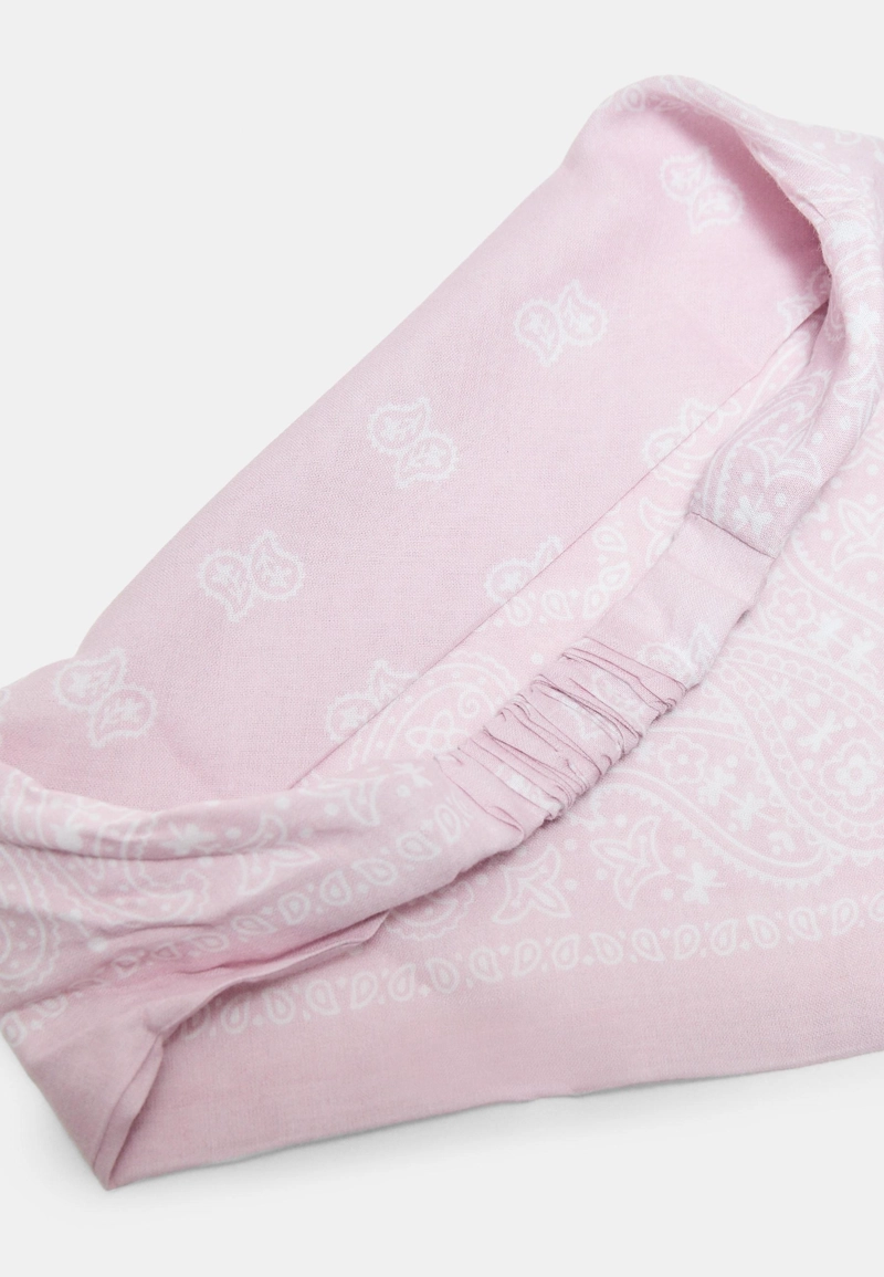 Косынка с треугольным принтом