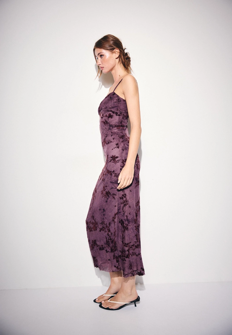 Флокированное платье миди на бретелях