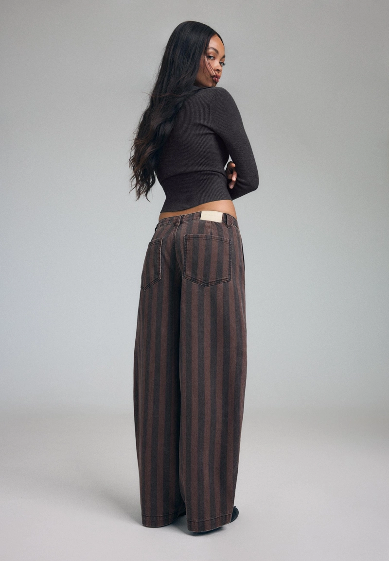 Брюки barrel с декоративными швами в полоску