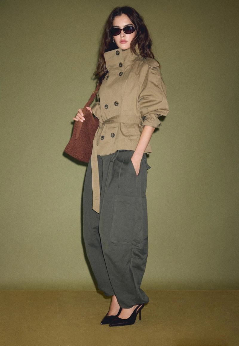 Объемные брюки карго с поясом