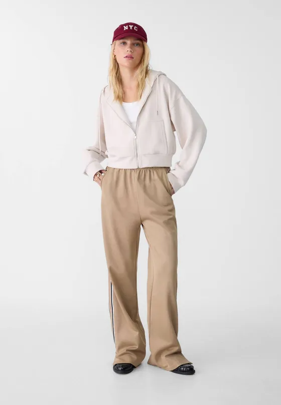 Толстовка на молнии из мягкой ткани