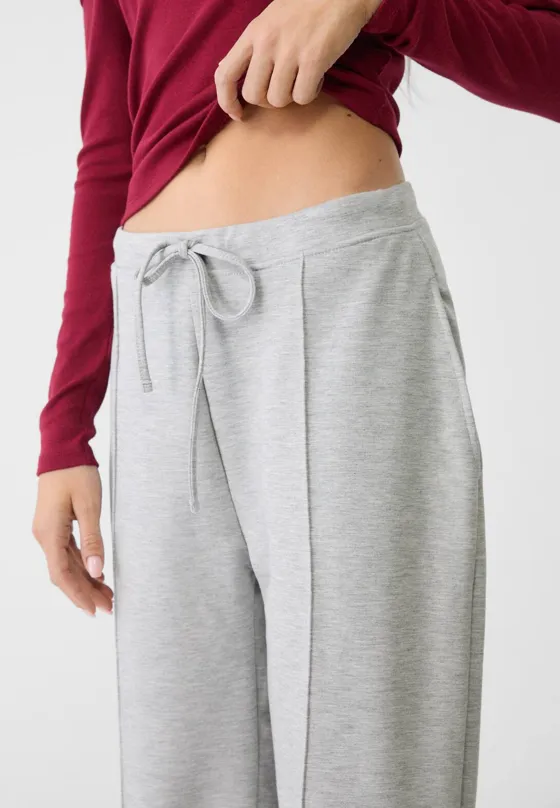 Мягкие джоггеры свободного кроя с отстрочкой