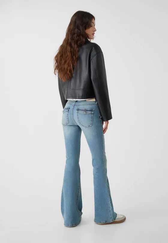 D04 Джинсы клеш с низкой посадкой