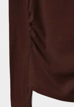 Футболка с длинными рукавами и сборкой- Заказать в России