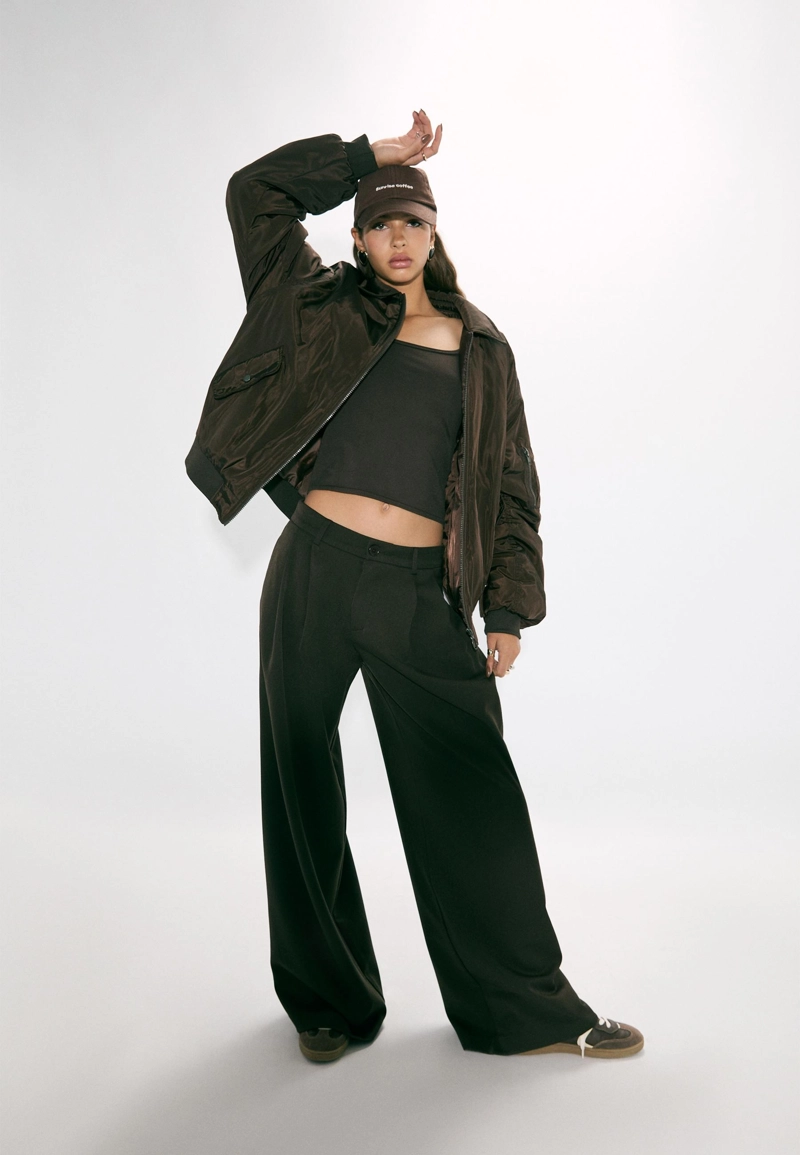 Классические брюки широкого кроя с защипами