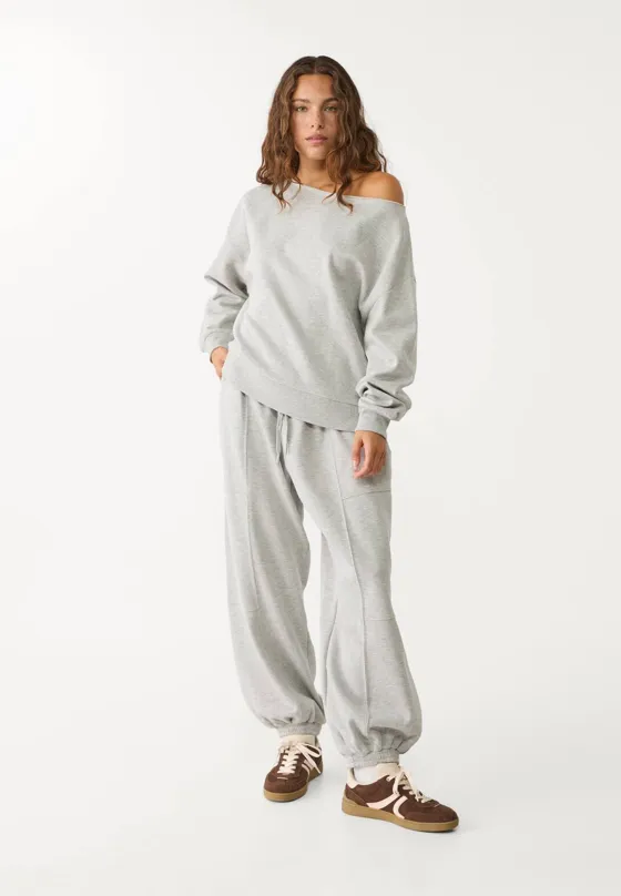 Базовая толстовка с асимметричным вырезом