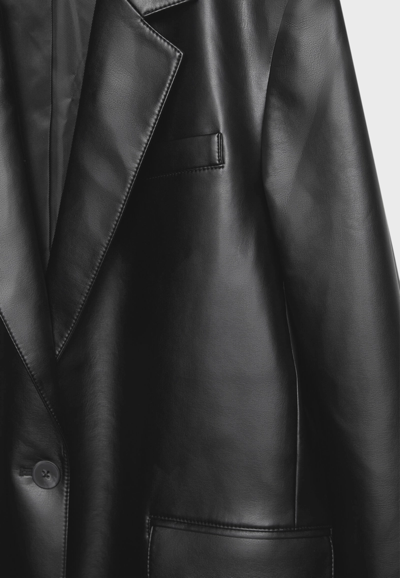 Пиджак классического кроя из искусственной кожи