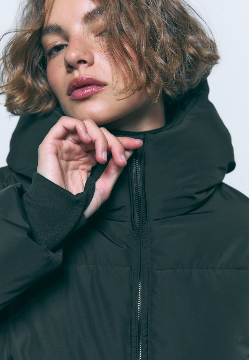 Базовая стеганая куртка с капюшоном