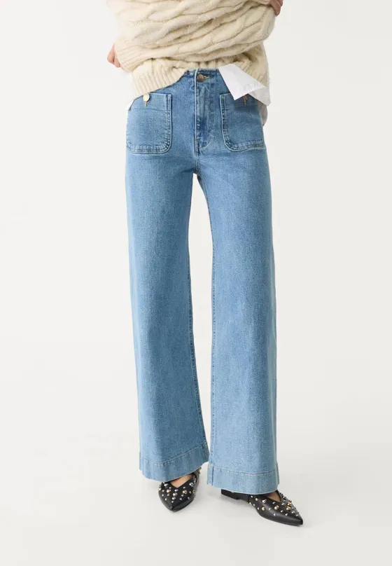 Джинсы D77 в минималистичном стиле с карманами