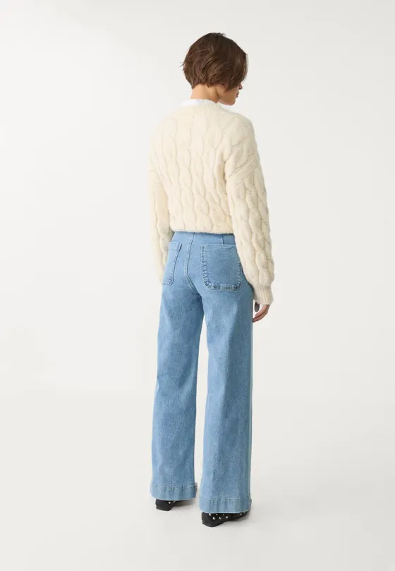 Джинсы D77 в минималистичном стиле с карманами